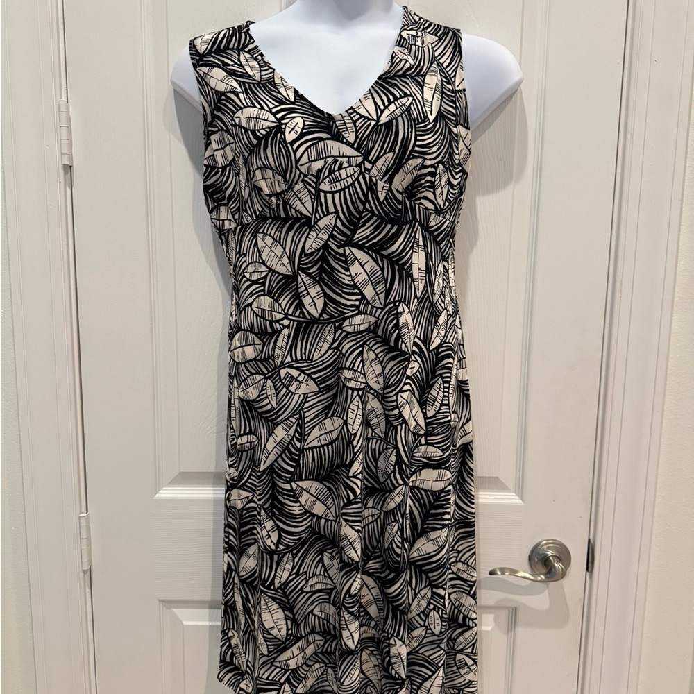 Gabriella Skye Black and White Leaf Print Dress size M/L